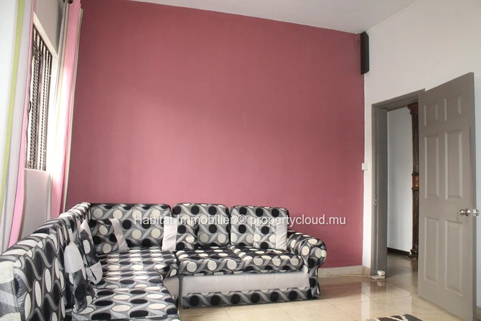 A VENDRE - Maison meublée et équipée de 371 m2 à Curepipe.