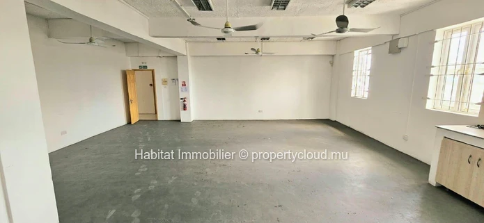 A louer : Bureau spacieux non-meublé de 1161 m² à Port-Louis