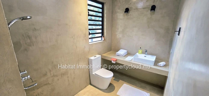TO RENT - Charming furnished and equipped house of 500 m2 on a plot of land of 1,000 m2 (263 toises) is located in a ...