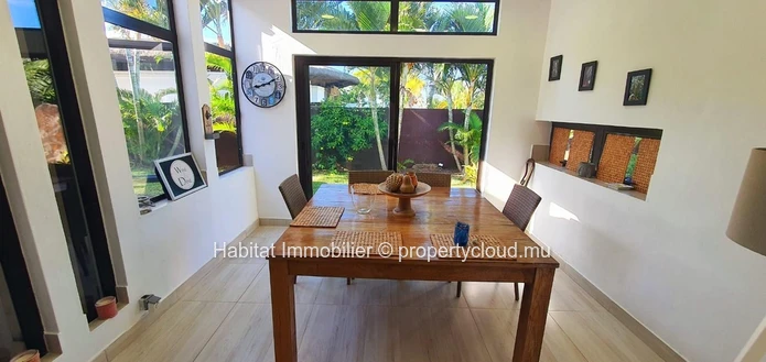 A VENDRE - Somptueuse villa contemporaine meublée et équipée de plain-pied de 267m2 à Pointe aux Piments