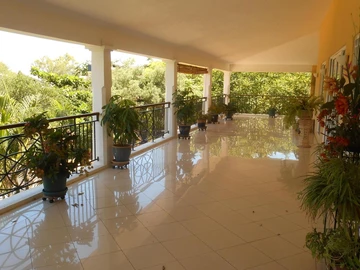 5 Bedroom Villa