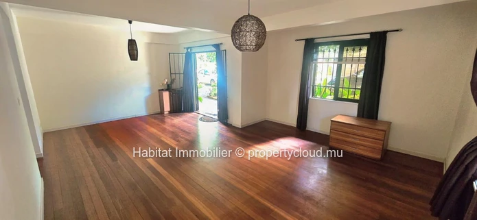 Bel appartement non meublé de 132 m² idéalement situé au rez-de-chaussée d'une résidence à Montagne Ory, Moka