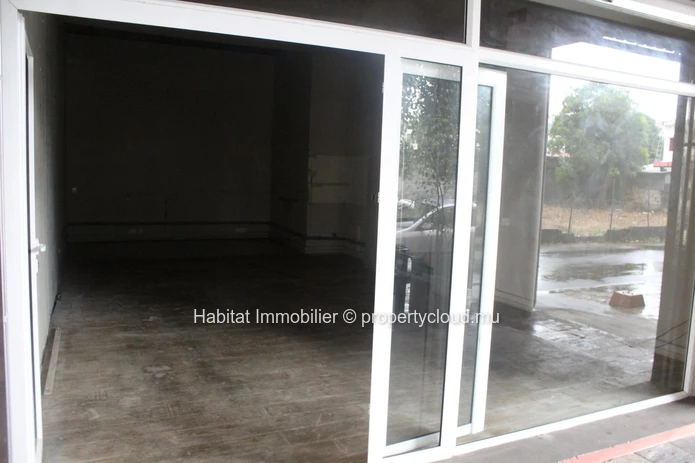 FOR SALE - Commercial space of 208 m2 in Quatre Bornes. 
