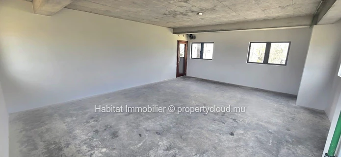 A louer : Découvrez ce bureau non meublé de 45.90 m², situé au cœur de la Smart City de Moka, une adresse stratégique...