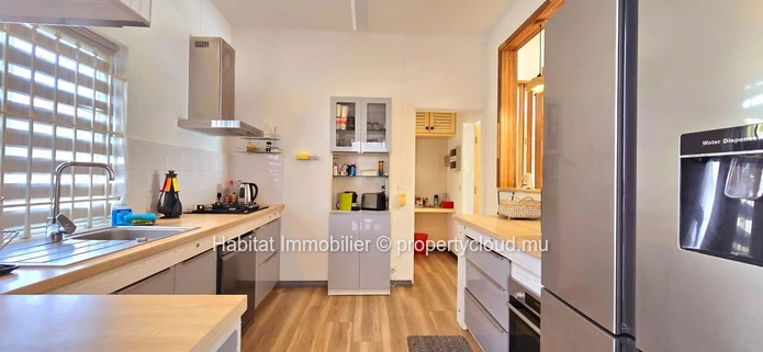 To rent : Charming beachfront duplex of 138 m² in Roches Noires 