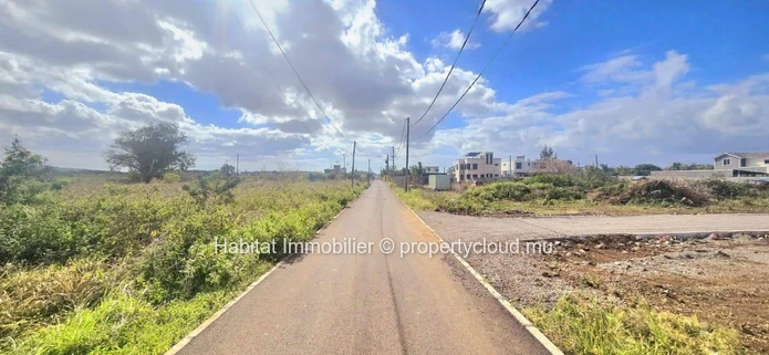 Residential plots in Cottage, with an area ranging from 83.35 toises (7.5 perches) to 97.36 toises (8.76 perches)