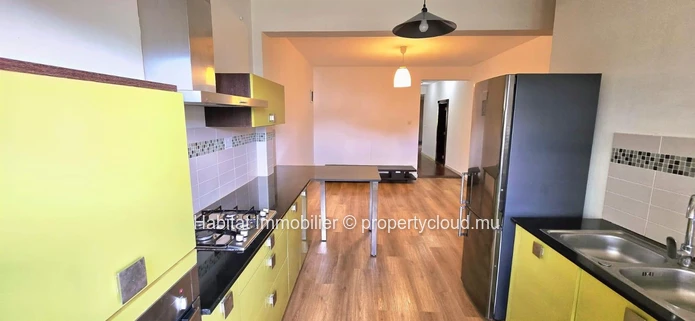 Bel appartement non meublé de 132 m² idéalement situé au rez-de-chaussée d'une résidence à Montagne Ory, Moka