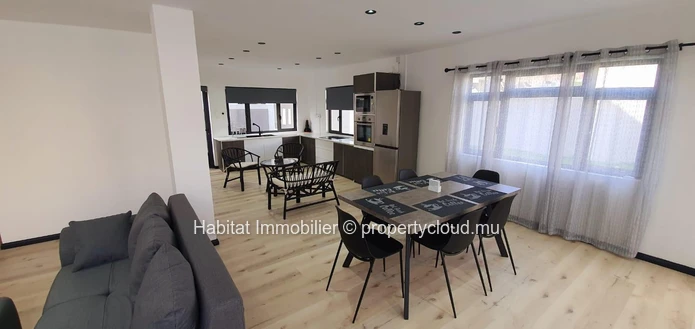 To rent : Duplex of 151 m² in Mont Choisy at 5 minutes walk from the beach