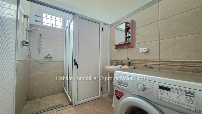 This charming furnished and equipped apartment of approximately 80 m² in Péreybère