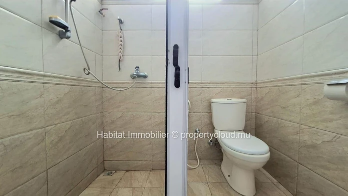 This charming furnished and equipped apartment of approximately 80 m² in Péreybère