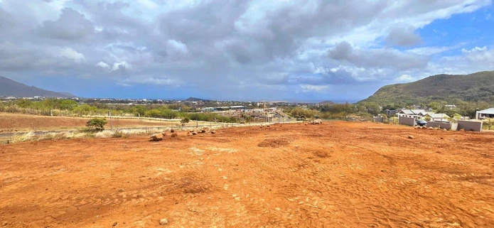 Stunning residential land of 516 toises in Bagatelle, nestled within the Moka Smart City