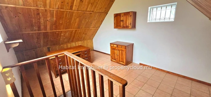 FOR SALE - Beautiful unfurnished house of 371 m2 on a plot of land of 286 toises  in Floreal