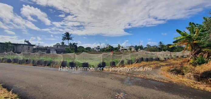 A VENDRE - beau terrain de 1 arpent 06 avec accès sur 2 chemins situé à Bramsthan