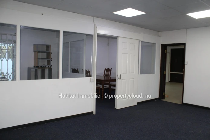 A vendre - Bâtiment commercial non-meublé de 1420 m2 bien situé à Phoenix.