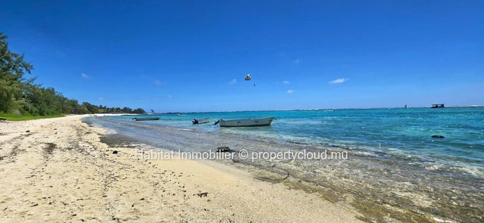 Contemporary and refined beachfront apartment, unfurnished of 130 m² in Belle Mare