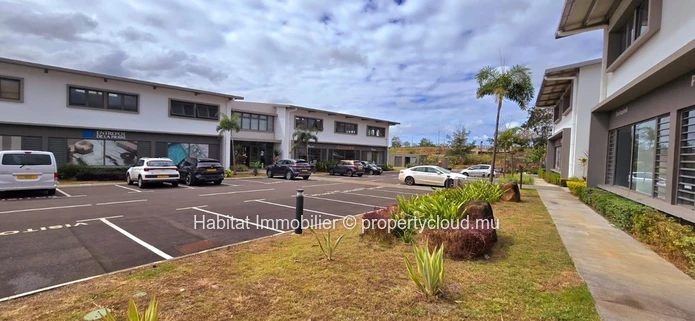 Unfurnished office of 115m2 located in a newly built Business Park in Calebasses