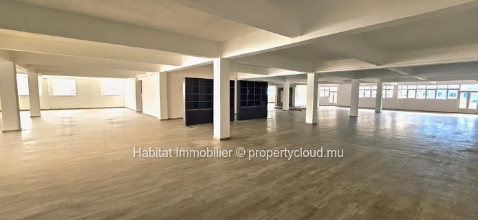 A louer : Bureau spacieux non-meublé de 929 m² à Port-Louis