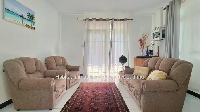 This charming furnished and equipped apartment of approximately 80 m² in Péreybère