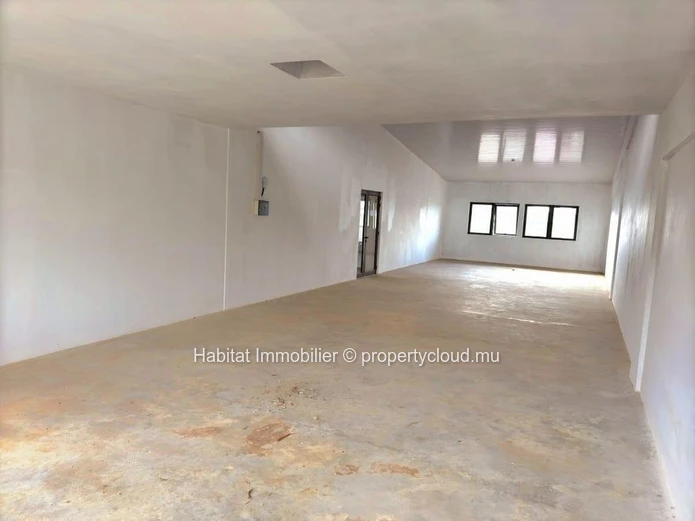 Unfurnished office of 115m2 located in a newly built Business Park in Calebasses