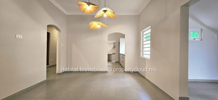 Superb unfurnished house of 364 m² on a plot of 93 toises at Rose-Hill