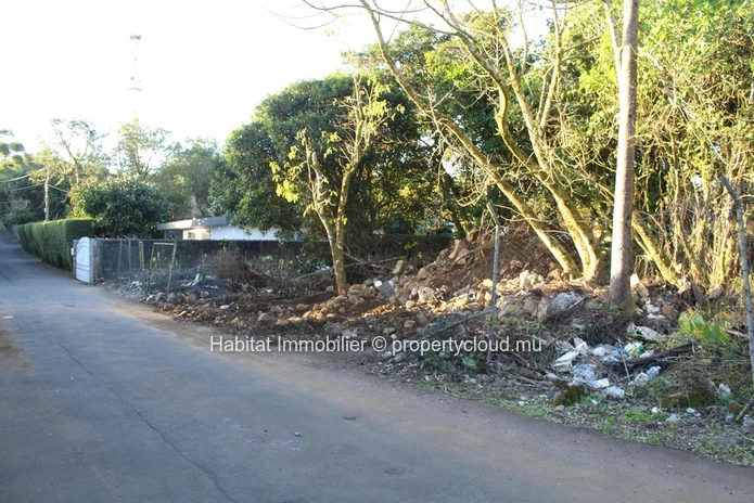  A vendre - Magnifique terrain de 265 toises à la Rue Lees à Curepipe