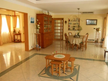 5 Bedroom Villa