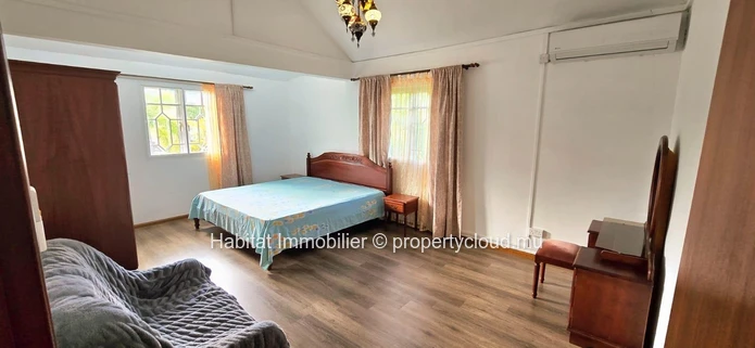 Charming furnished and equipped villa of 250 m² on a plot of 116 toises, located in Péreybère