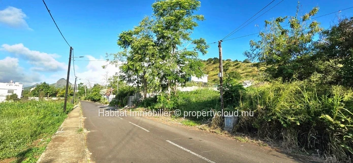 Large residential land of 263 toises in Coromandel 