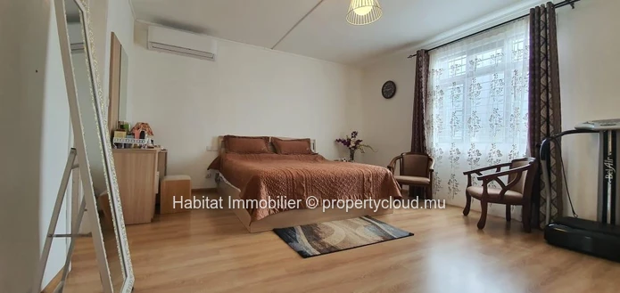 TO RENT - Furnished and equipped family home of 343 m2 on a land of 133 toises located in the famous morcellement of ...