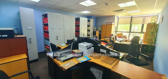 A VENDRE - Un grand espace bureau climatisé haut de gamme non-meublé de 619 m2 situé dans le centre-ville de Port-Louis