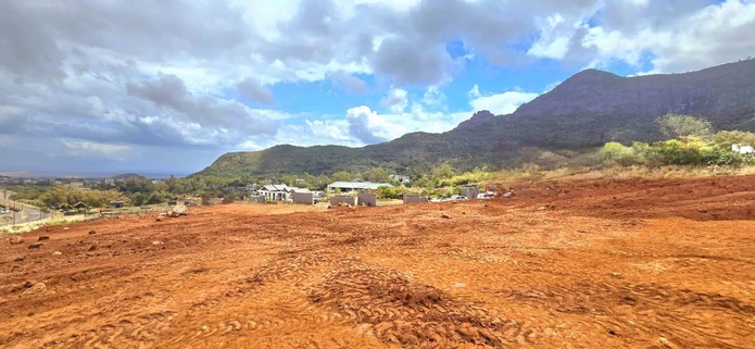 Stunning residential land of 516 toises in Bagatelle, nestled within the Moka Smart City