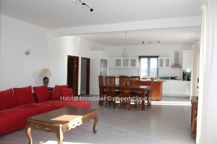 Complexe résidentiel de 920m², comprenant 7 appartements, est idéalement situé à Eau Coulée