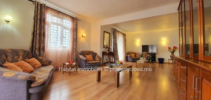 TO RENT - Furnished and equipped family home of 343 m2 on a land of 133 toises located in the famous morcellement of ...