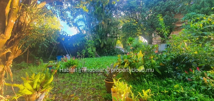 A VENDRE - Terrain de 200 toises bien situé dans le centre-ville de Curepipe 