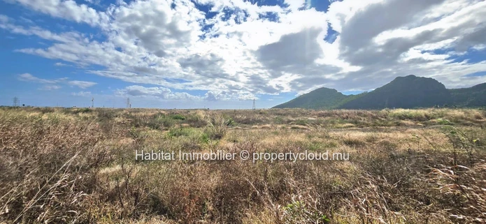 This residential plot of 107 toises (408 m² / 9.63 perches)
