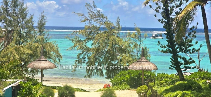 Contemporary and refined beachfront apartment, unfurnished of 130 m² in Belle Mare