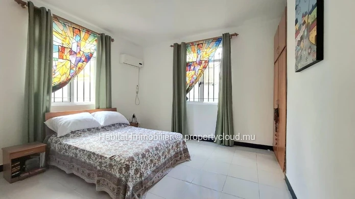 This charming furnished and equipped apartment of approximately 80 m² in Péreybère