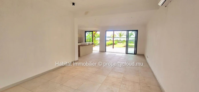 This stunning unfurnished beachfront villa of 300 m² nestled within an intimate and secure residence, offers an idyll...