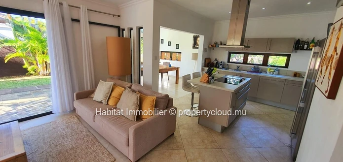 A VENDRE - Somptueuse villa contemporaine meublée et équipée de plain-pied de 267m2 à Pointe aux Piments