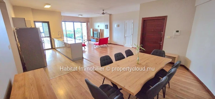 Bel appartement meublé et équippé de 135 m² situé à Vandermeersch, Rose-Hill