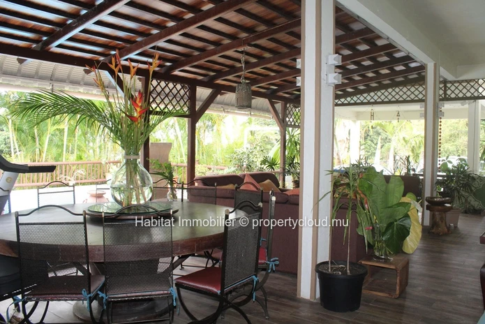 FOR SALE - Unfurnished single storey house of 464 m2 in Gentilly in Moka.