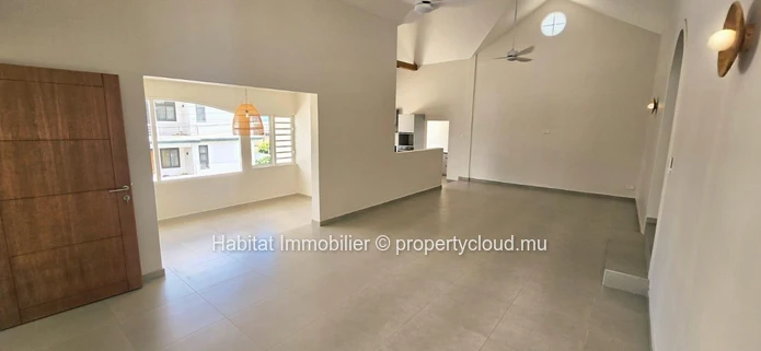 Superb unfurnished house of 364 m² on a plot of 93 toises at Rose-Hill