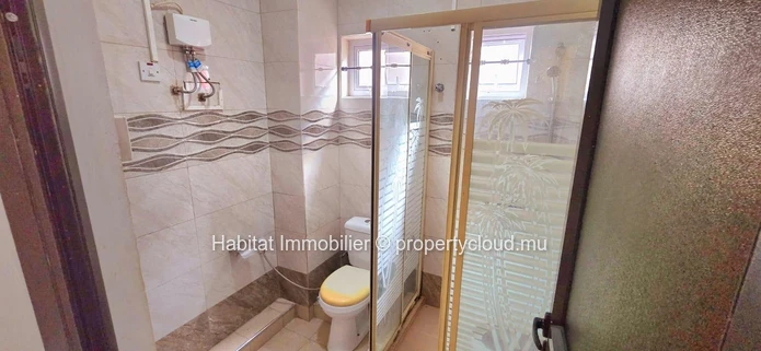 To rent : Located on the ground floor of a quiet residence, apartment of 79 m2 