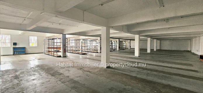 A louer : Grand bureau en open space, non meublé de 464 m² à Port-Louis