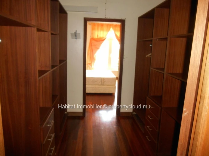 A VENDRE - Belle maison de 400 m2 à Albion. 