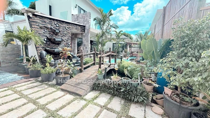 Charming house with inside outside living