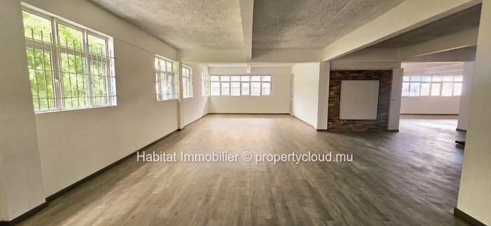 A louer : Bureau spacieux non-meublé de 929 m² à Port-Louis