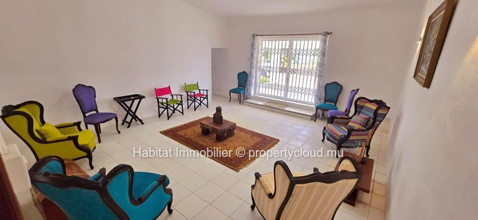 Maison non-meublée de 290m² sur un terrain à bail de 680 toises avec un accès privé à la mer à Poste Lafayette