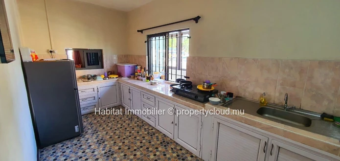 FOR SALE - Residential complex of 400 m2 on a plot of land of 54 toises located on the main road in Eau Coulée