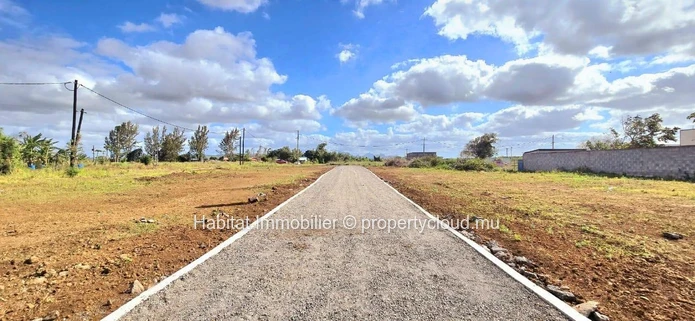 Residential plots in Cottage, with an area ranging from 83.35 toises (7.5 perches) to 97.36 toises (8.76 perches)